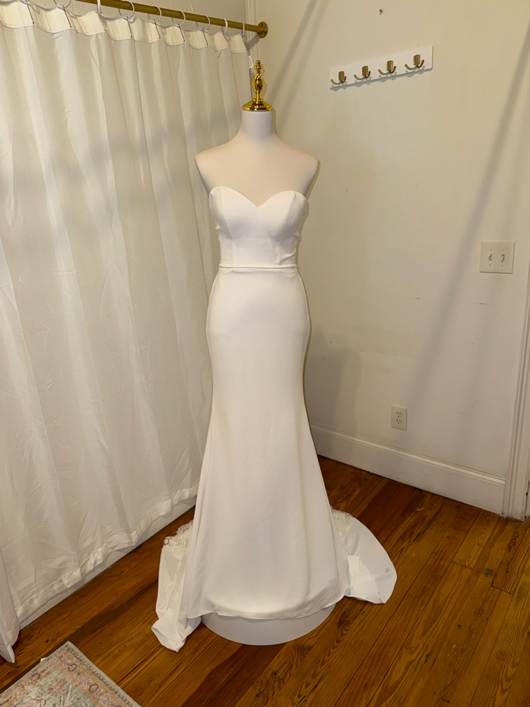 Elegant Strapless White Wedding Dress